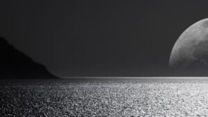image qui illustre le poème extase de Victor Hugo la mer et la lune